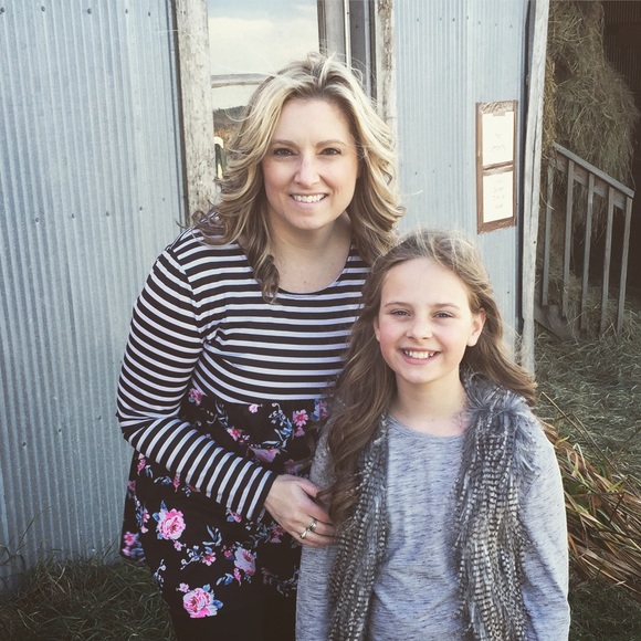 2XL Women’s Floral/Striped Top EUC - Picture 3 of 3